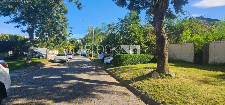 Foto 1 de Lote/Terreno à venda, 975m² em Barra da Tijuca, Rio de Janeiro