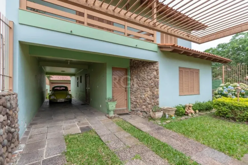 Foto 1 de Casa com 3 Quartos à venda, 179m² em Guarujá, Porto Alegre