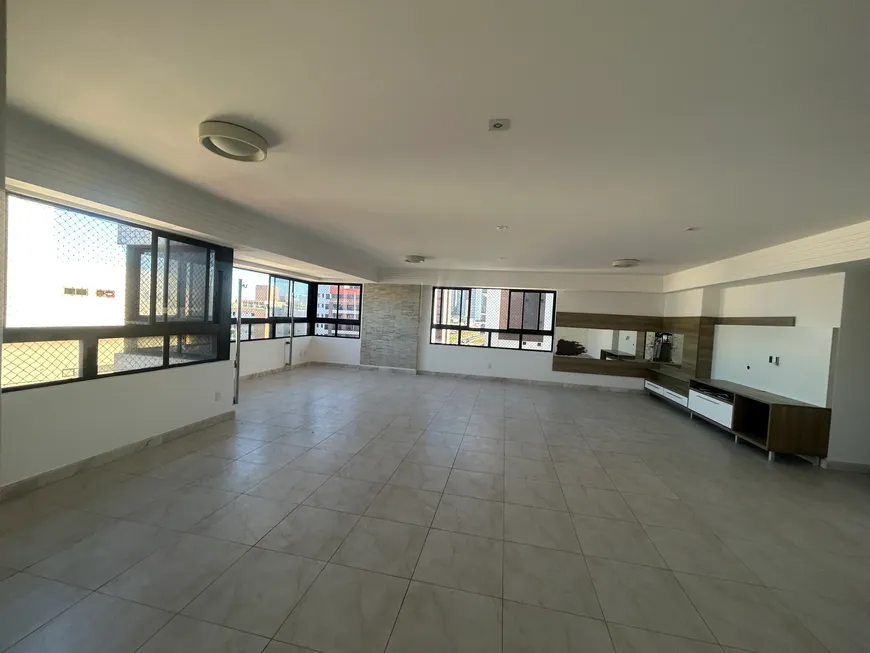 Foto 1 de Apartamento com 4 Quartos à venda, 218m² em Cabo Branco, João Pessoa