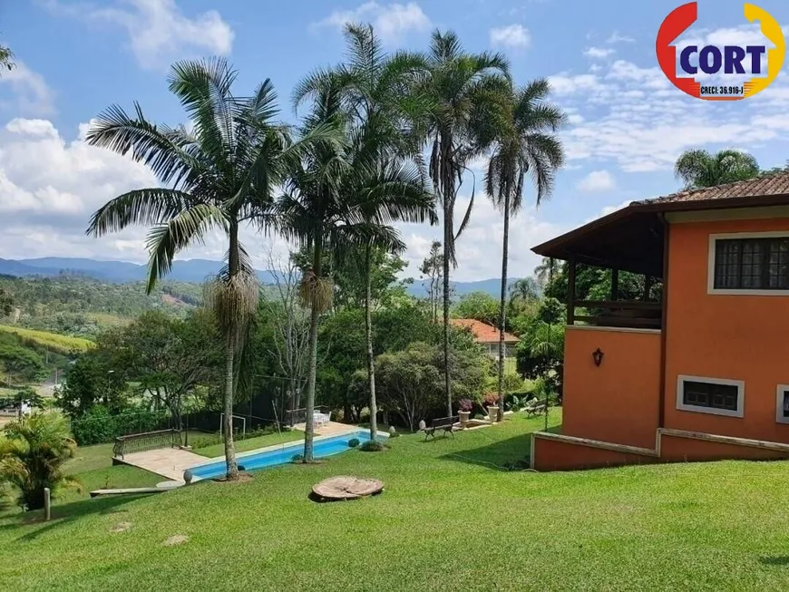 Foto 1 de Fazenda/Sítio com 3 Quartos à venda, 329m² em Canjicas, Arujá