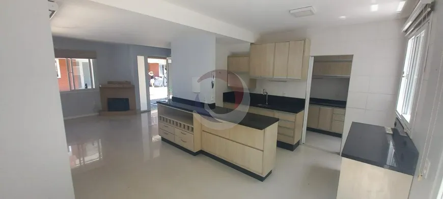 Foto 1 de Casa com 3 Quartos para alugar, 140m² em Campeche, Florianópolis