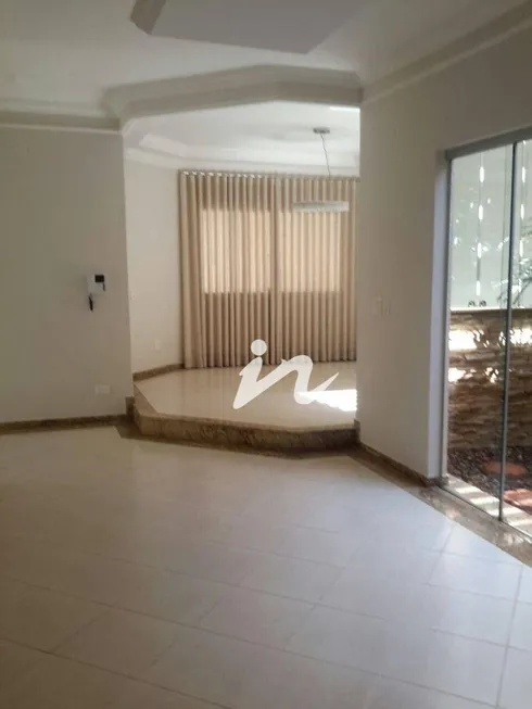 Foto 1 de Casa com 3 Quartos à venda, 233m² em Presidente Roosevelt, Uberlândia