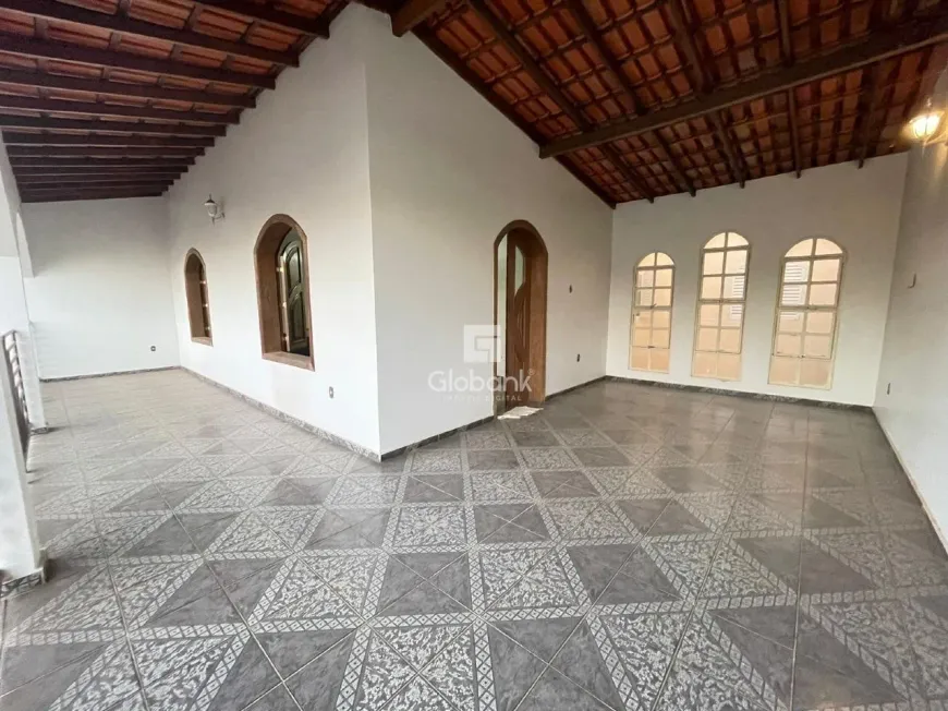 Foto 1 de Casa com 7 Quartos à venda, 360m² em Jardim São Luiz, Montes Claros