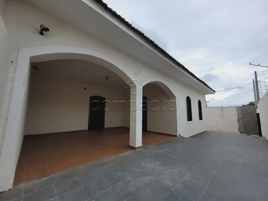 Foto 1 de Casa com 4 Quartos para alugar, 230m² em Jardim Nazareth, São José do Rio Preto