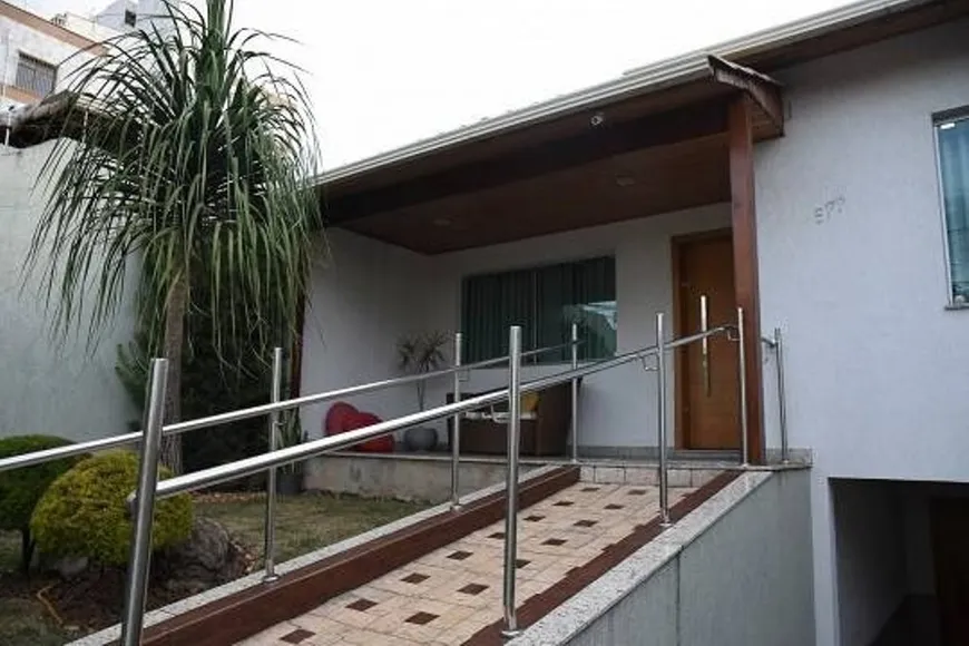 Foto 1 de Casa com 5 Quartos à venda, 523m² em Silveira, Belo Horizonte