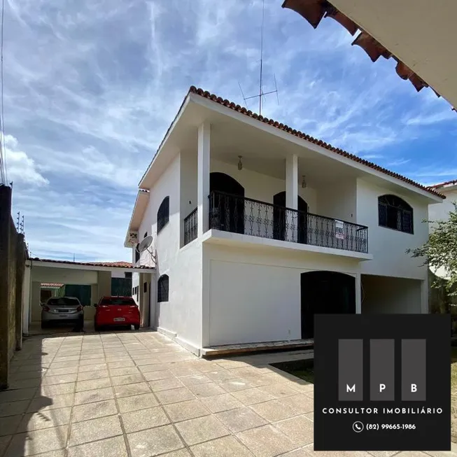 Foto 1 de Casa com 6 Quartos para venda ou aluguel, 451m² em Farol, Maceió