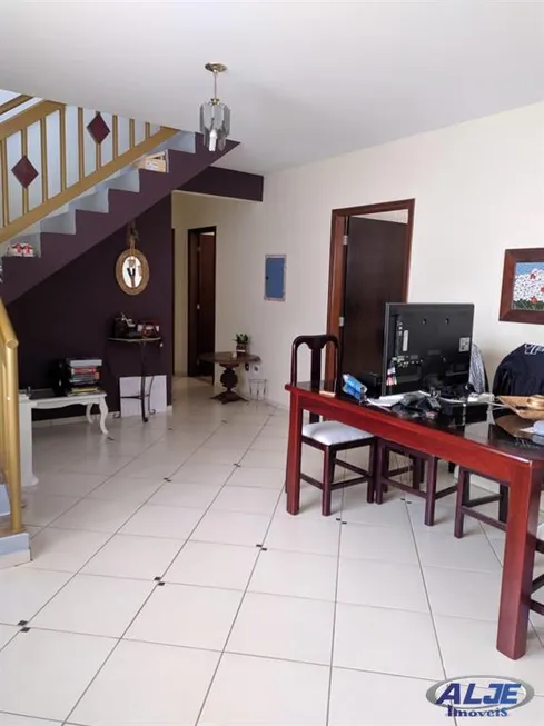 Foto 1 de Casa com 4 Quartos à venda, 240m² em Professor José Augusto da Silva Ribeiro, Marília