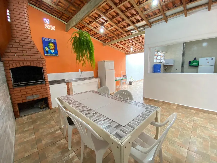 Foto 1 de Casa com 4 Quartos à venda, 130m² em Centro, Mongaguá