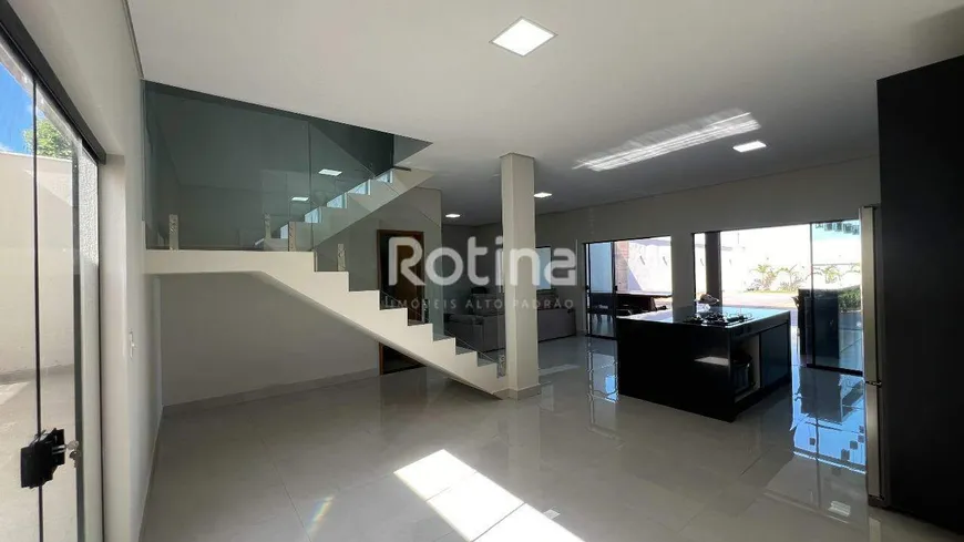 Foto 1 de Casa com 3 Quartos à venda, 213m² em Shopping Park, Uberlândia