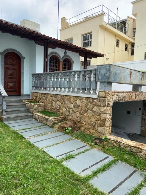 Foto 1 de Casa com 3 Quartos à venda, 240m² em Serra, Belo Horizonte