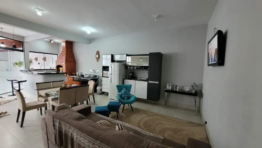 Foto 1 de Casa com 2 Quartos à venda, 170m² em Jardim Manacá, Limeira