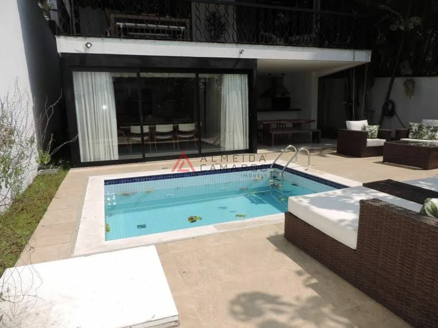 Foto 1 de Casa com 4 Quartos à venda, 350m² em Morumbi, São Paulo