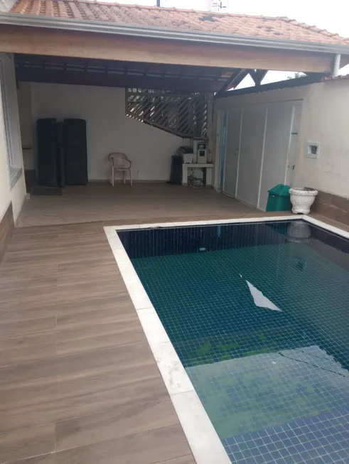 Foto 1 de Casa com 2 Quartos para alugar, 70m² em Jardim Real, Praia Grande