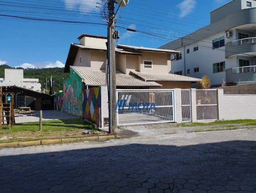 Foto 1 de Casa com 4 Quartos à venda, 227m² em Bombas, Bombinhas