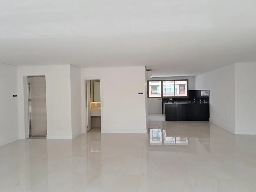 Foto 1 de Apartamento com 4 Quartos à venda, 197m² em Setor Noroeste, Brasília