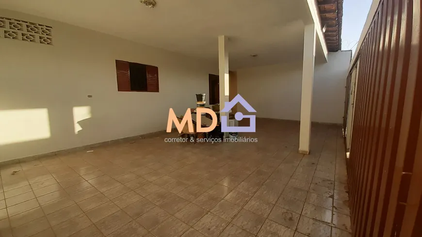 Foto 1 de Casa com 3 Quartos à venda, 158m² em Planalto, Uberlândia