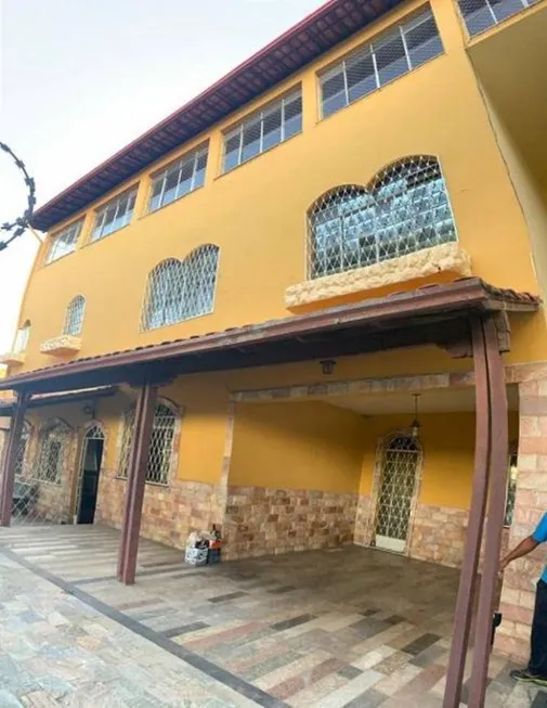 Foto 1 de Casa com 4 Quartos à venda, 480m² em Planalto, Belo Horizonte