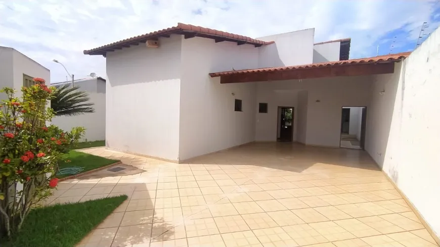 Foto 1 de Casa com 3 Quartos à venda, 199m² em Cidade Jardim, Uberlândia