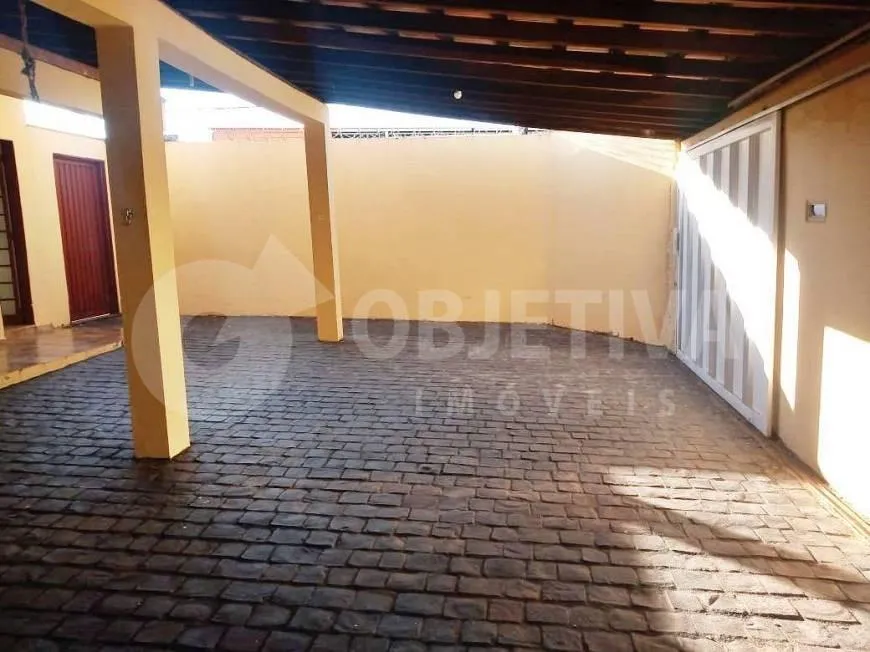 Foto 1 de Casa com 3 Quartos para alugar, 142m² em Santa Mônica, Uberlândia