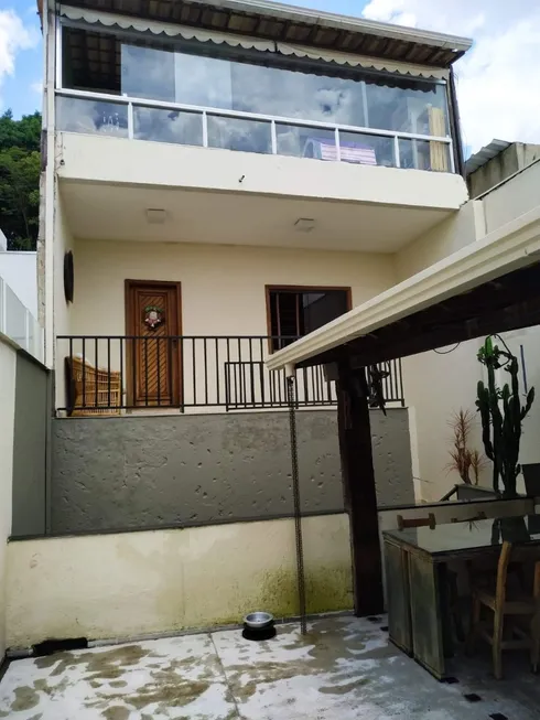 Foto 1 de Casa com 4 Quartos à venda, 230m² em Ouro Preto, Belo Horizonte