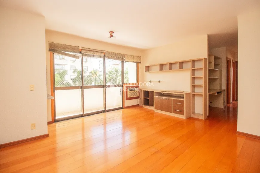 Foto 1 de Apartamento com 3 Quartos para alugar, 90m² em Passo da Areia, Porto Alegre