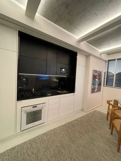 Foto 1 de Apartamento com 2 Quartos à venda, 55m² em Barra da Tijuca, Rio de Janeiro