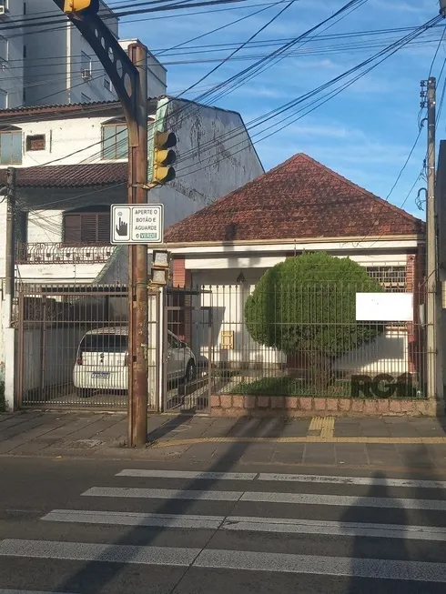 Foto 1 de Casa com 4 Quartos à venda, 361m² em Teresópolis, Porto Alegre