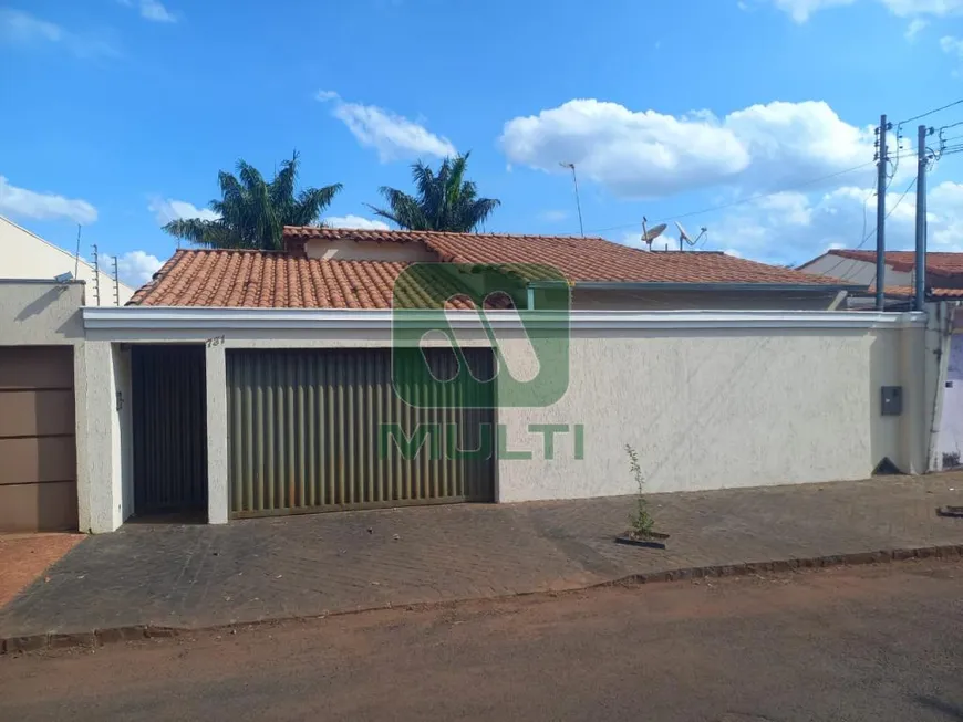 Foto 1 de Casa com 3 Quartos para alugar, 270m² em Cidade Jardim, Uberlândia