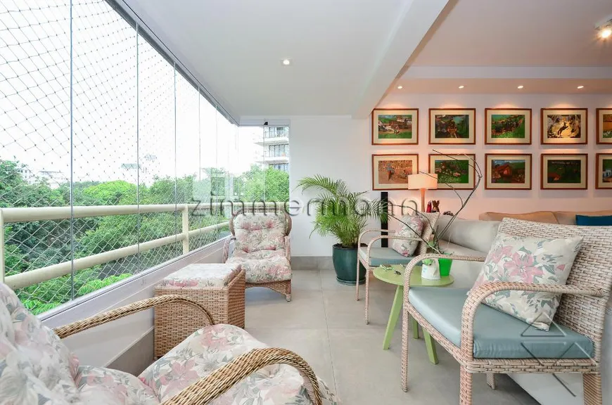 Foto 1 de Apartamento com 4 Quartos à venda, 230m² em Higienópolis, São Paulo
