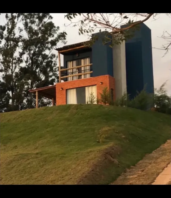 Foto 1 de Casa de Condomínio com 2 Quartos à venda, 150m² em Serra do Lopo, Vargem