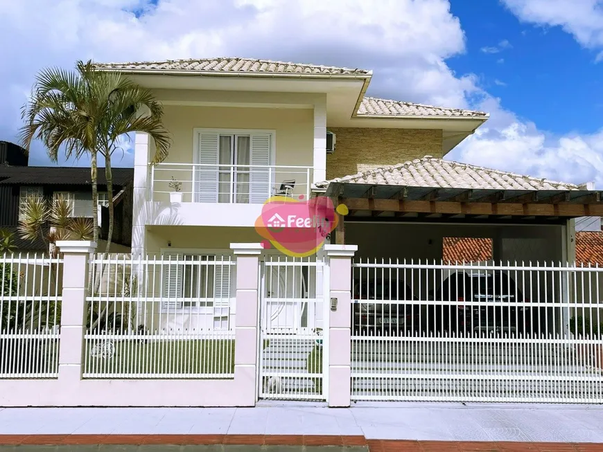 Foto 1 de Casa com 3 Quartos à venda, 227m² em Carianos, Florianópolis