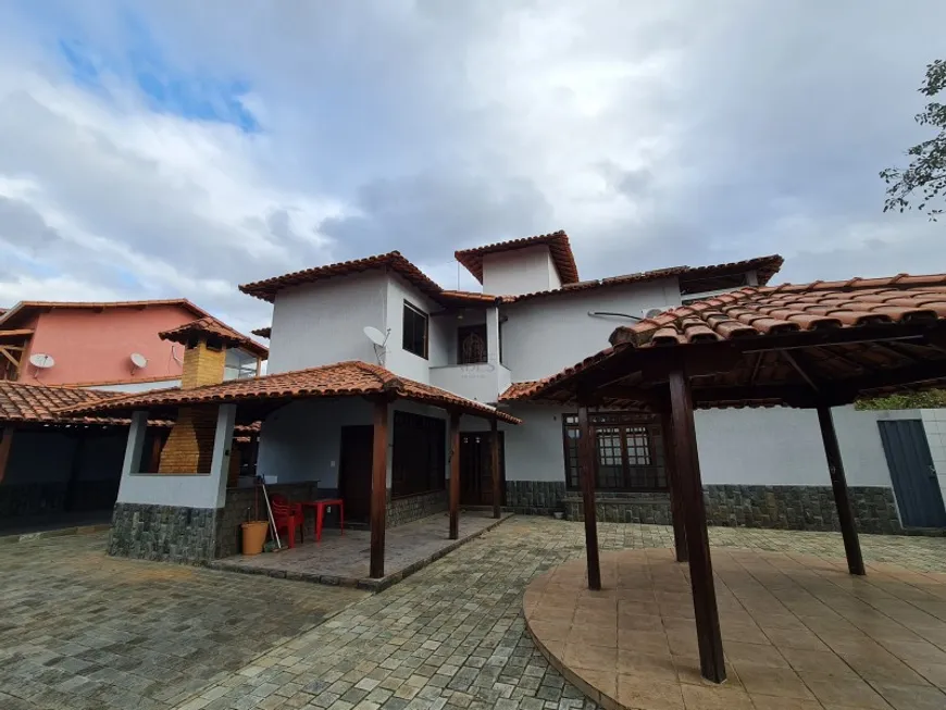 Foto 1 de Casa com 5 Quartos para alugar, 359m² em Santa Amélia, Belo Horizonte