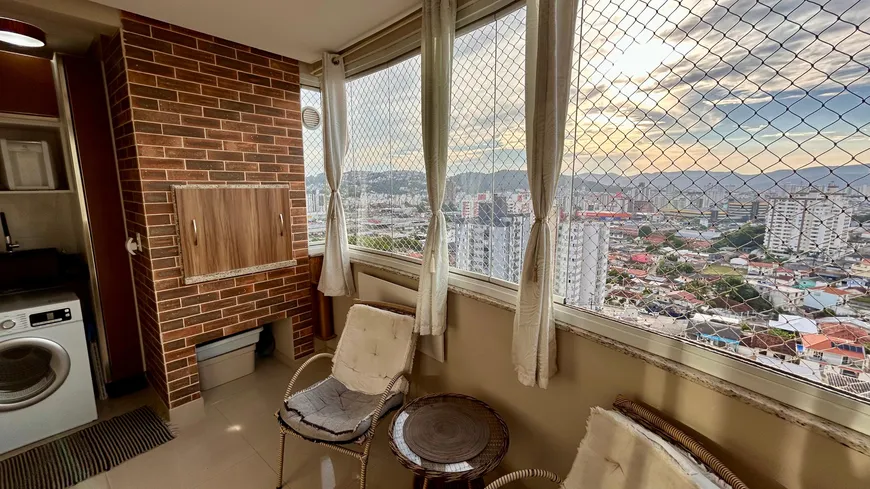 Foto 1 de Apartamento com 3 Quartos à venda, 91m² em Barreiros, São José