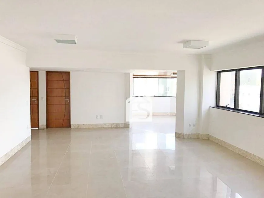 Foto 1 de Apartamento com 4 Quartos à venda, 255m² em Candelária, Natal