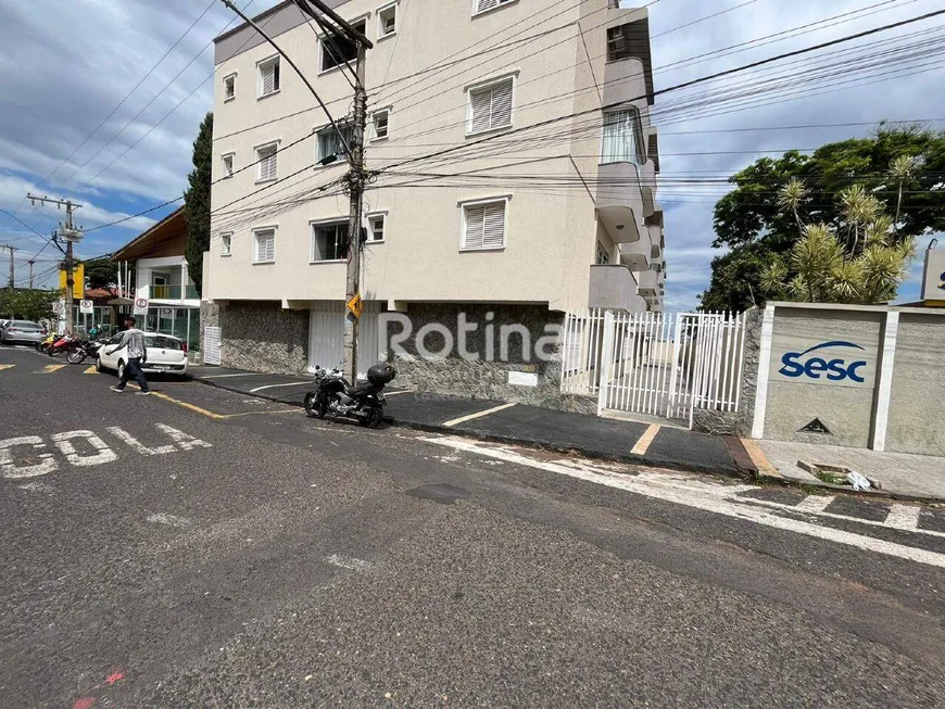 Foto 1 de Apartamento com 3 Quartos para alugar, 70m² em Nossa Senhora Aparecida, Uberlândia