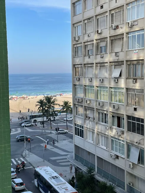 Foto 1 de Kitnet com 1 Quarto à venda, 35m² em Copacabana, Rio de Janeiro