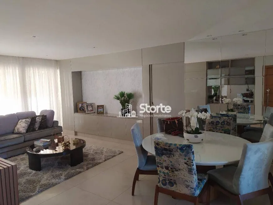 Foto 1 de Apartamento com 3 Quartos à venda, 184m² em Lidice, Uberlândia