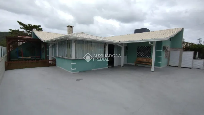 Foto 1 de Casa com 4 Quartos à venda, 120m² em Bombas, Bombinhas