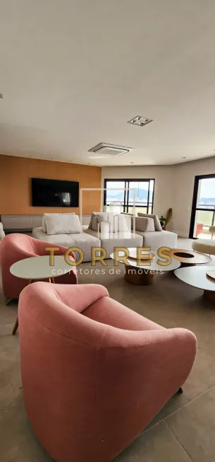 Foto 1 de Apartamento com 3 Quartos à venda, 256m² em Jardim Astúrias, Guarujá