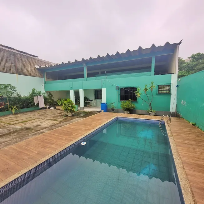 Foto 1 de Casa com 4 Quartos à venda, 480m² em da Luz, Nova Iguaçu