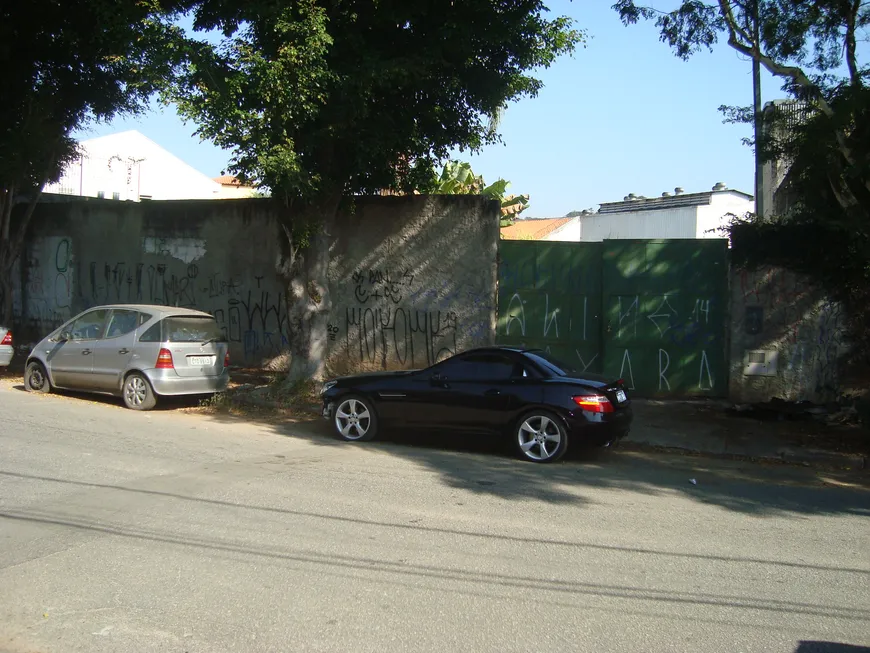 Foto 1 de Lote/Terreno à venda, 550m² em Caxingui, São Paulo