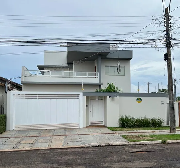 Foto 1 de Sobrado com 4 Quartos à venda, 260m² em Vila Nascente , Campo Grande