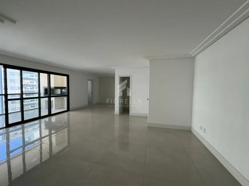 Foto 1 de Apartamento com 3 Quartos à venda, 129m² em Kobrasol, São José