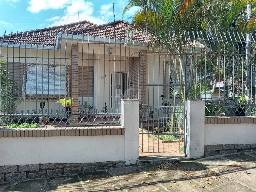 Foto 1 de Casa com 3 Quartos à venda, 383m² em Teresópolis, Porto Alegre