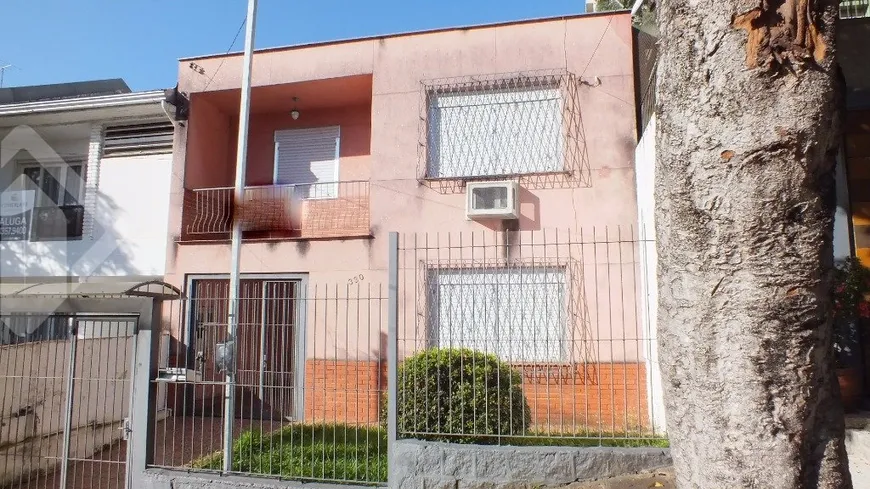 Foto 1 de Casa com 2 Quartos à venda, 195m² em Mont' Serrat, Porto Alegre