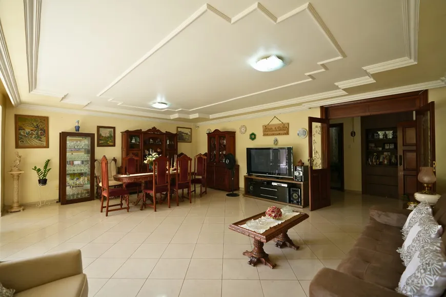 Foto 1 de Apartamento com 4 Quartos à venda, 247m² em Nazaré, Belém