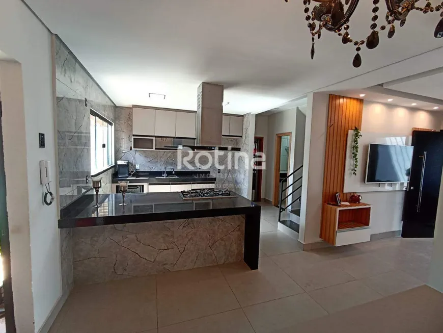 Foto 1 de Casa com 4 Quartos à venda, 203m² em Nova Uberlandia, Uberlândia