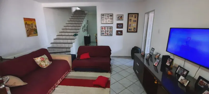 Foto 1 de Casa com 2 Quartos à venda, 70m² em Imbuí, Salvador