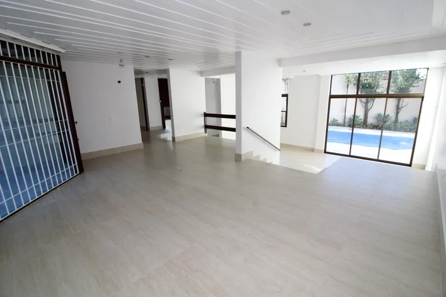 Foto 1 de Casa com 5 Quartos à venda, 542m² em Belvedere, Belo Horizonte