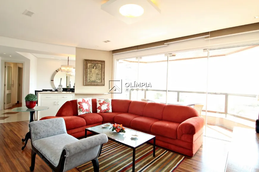 Foto 1 de Apartamento com 3 Quartos para alugar, 154m² em Vila Ipojuca, São Paulo